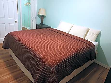 Deluxe King Suite