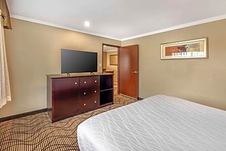 Executive King Suite with Jetted Tub