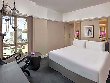 Classic King Room with City View