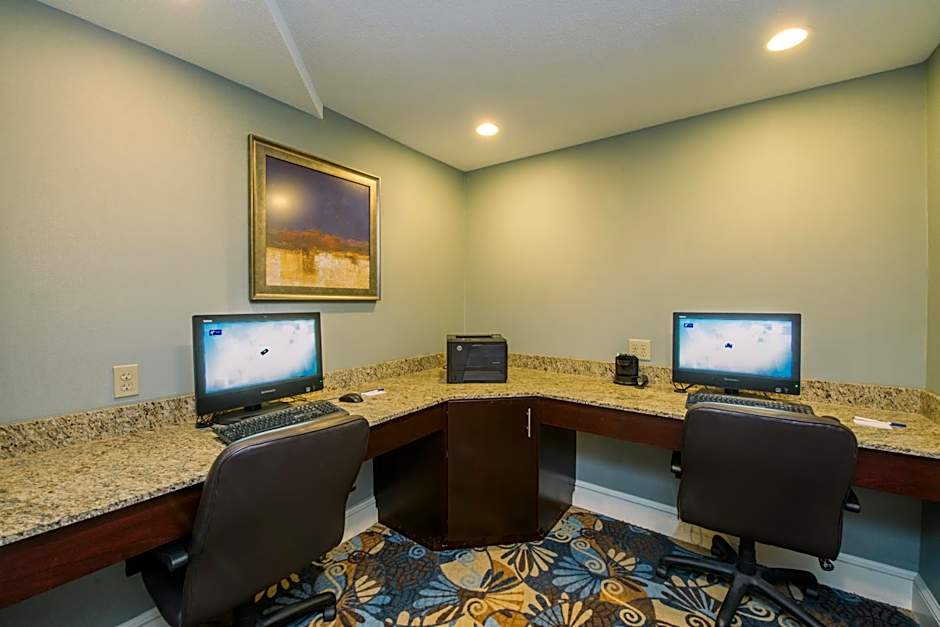 Holiday Inn Express & Suites Merrimack - Nashua by IHG