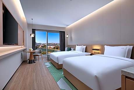 Queen Room with Two Queen Beds with Lakeview