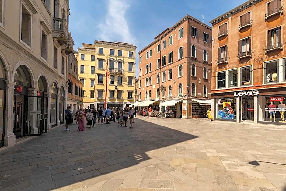 San Luca Flats