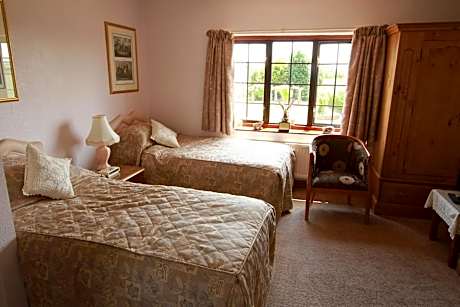 Superior Twin Room with Garden View