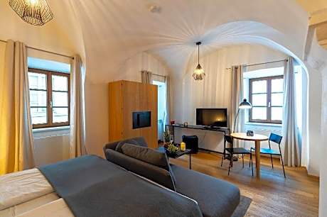 BARONHAUS Aparthotel & Suites