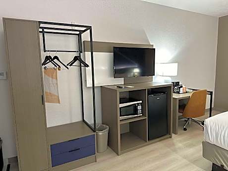 Quadruple Room with Two Queen Beds - Non Smoking
