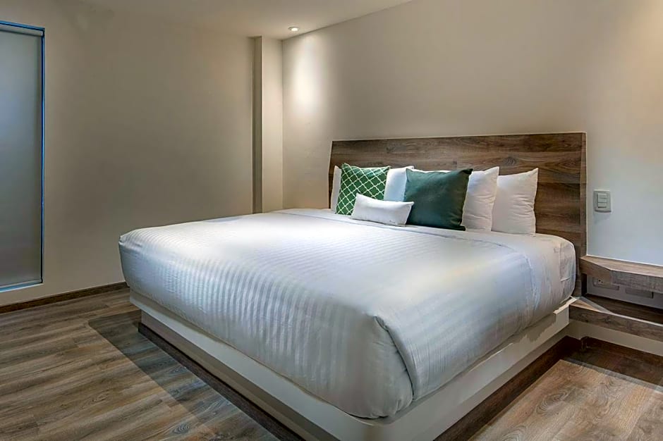ROOM Hotel & Suites