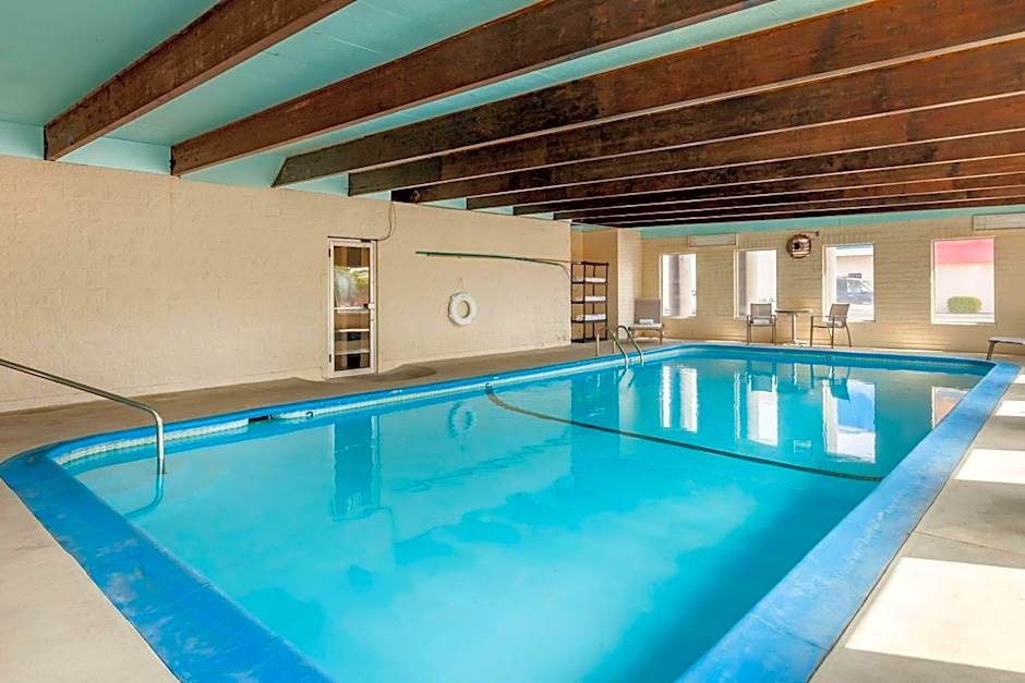 Rodeway Inn & Suites Ontario