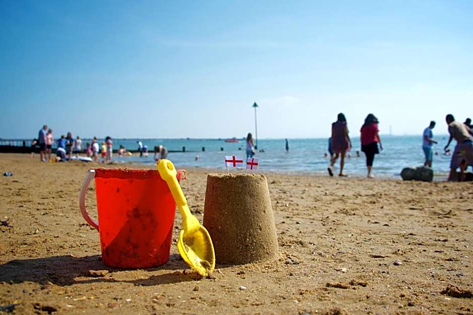 Southend Central Hotel - Close to Beach, City Centre, Train Station & Southend Airport