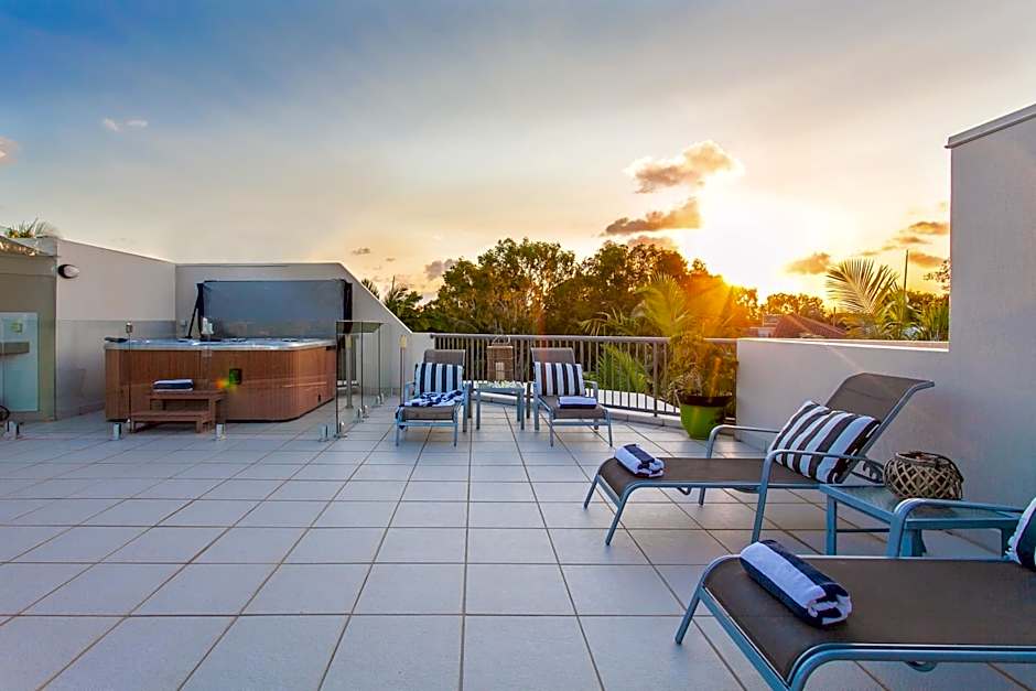 Noosa Tropicana