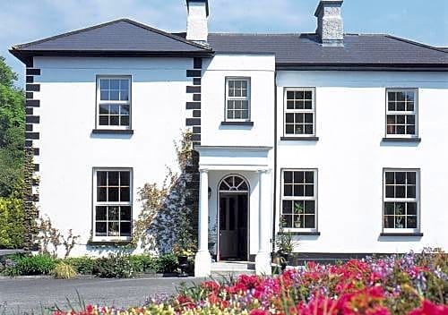 Ross Lake House Hotel