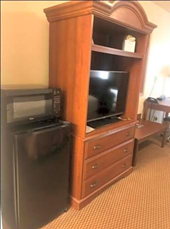 1 Queen Bed Mobility Accessible Room Non-Smoking