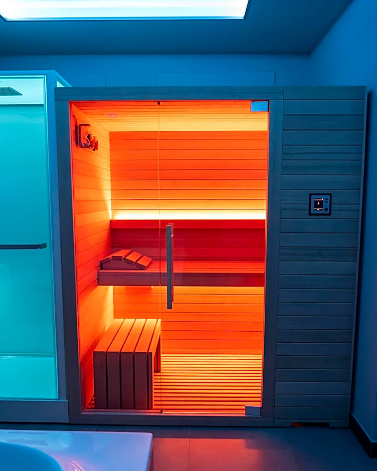 Skyline Rooms & Suites