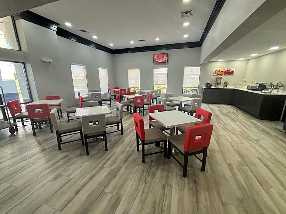 Quality Inn & Suites at Airport Blvd I-65