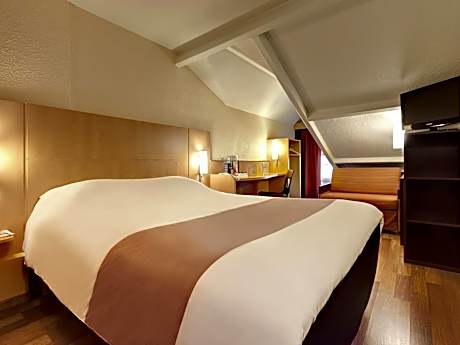 Standard  Room with 1 Double bed and 1 Sofa Bed