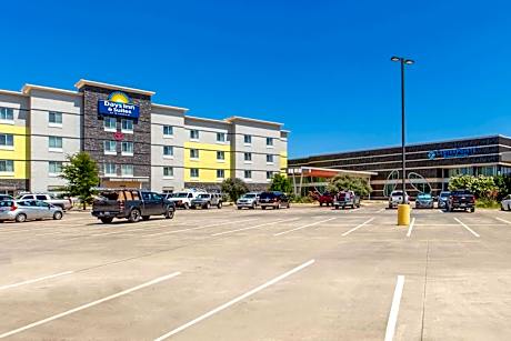 Days Inn & Suites by Wyndham Lubbock Medical Center