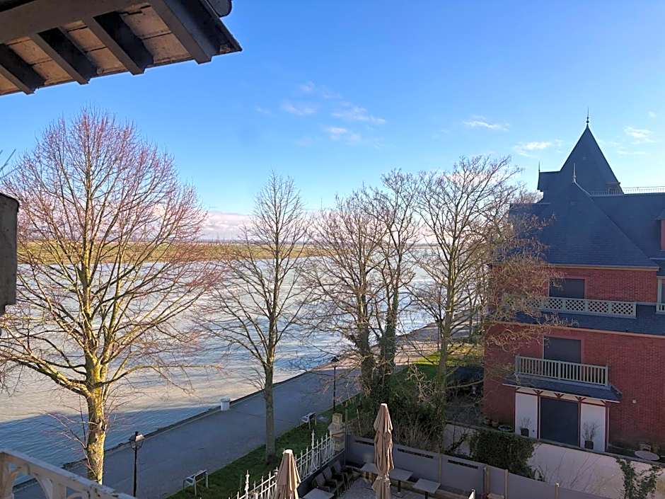 Logis Hôtel- Restaurant Le Relais Guillaume de Normandy-PARKING GRATUIT-Bornes électriques-VUE BAIE TERRASSE-Calme