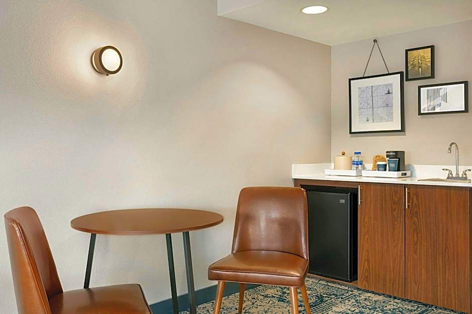 Four Points by Sheraton Raleigh Arena