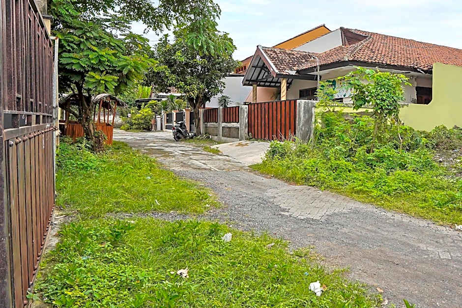 SPOT ON 92475 Rc Homestay Syariah