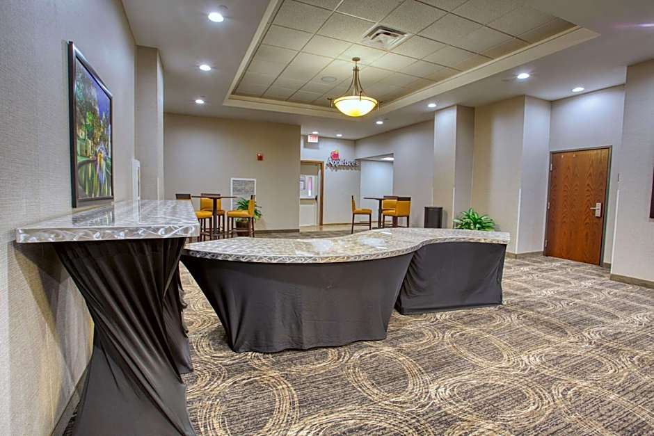 Drury Inn & Suites Near La Cantera