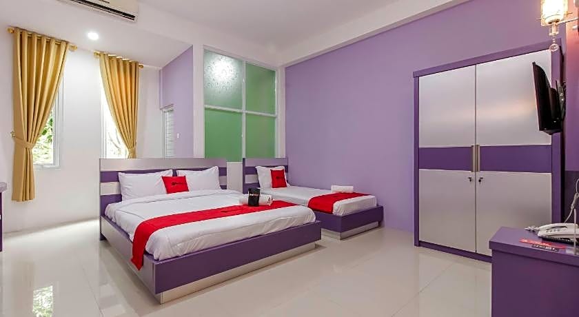 RedDoorz Plus near Stasiun Bekasi