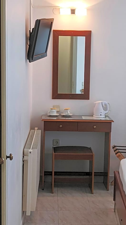 Leonidas Hotel