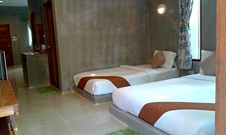 Family Room with Garden View