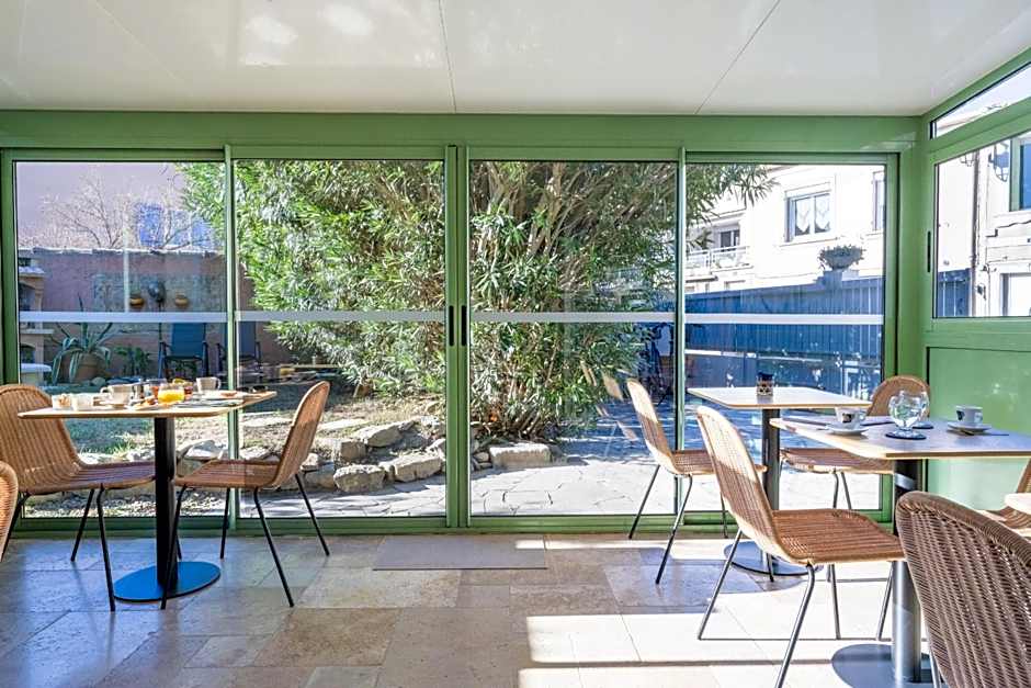 Hôtel La Maison des Croisades - Au pied des Remparts