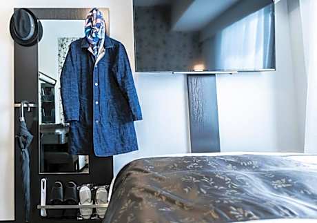 Single Room - New Building - East Wing - Non-Smoking