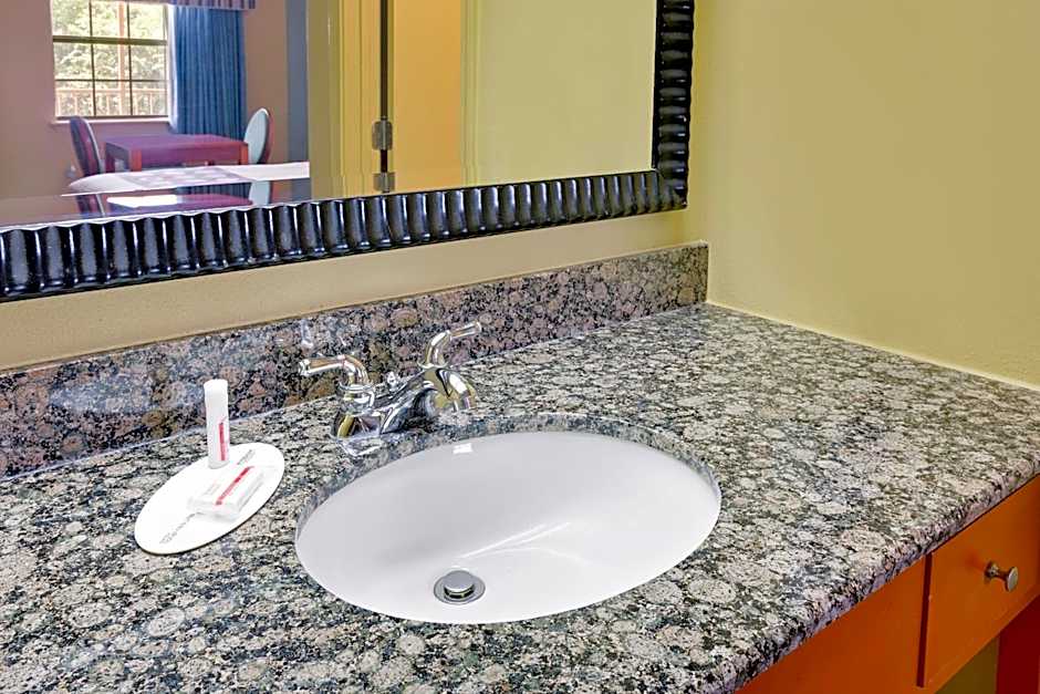 Super 8 by Wyndham Hazen