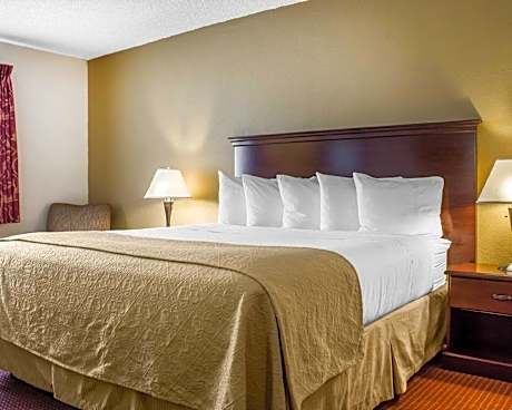 1 King Bed, Nonsmoking