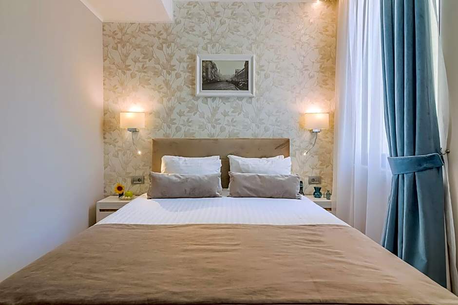 New Era Hotel Old Town - Covered paid parking within 10 minutes walk