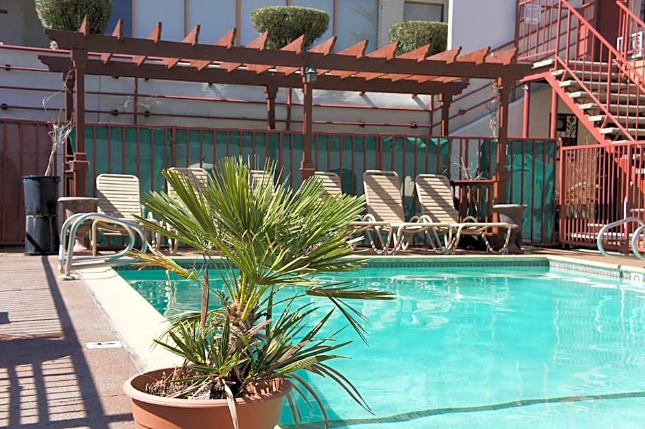 Park Avenue Inn & Suites
