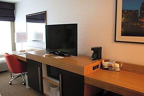 King Room with King Bed - Non-Smoking