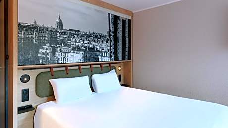 Standard Room - 1 Queen Bed 1 Bunk Bed