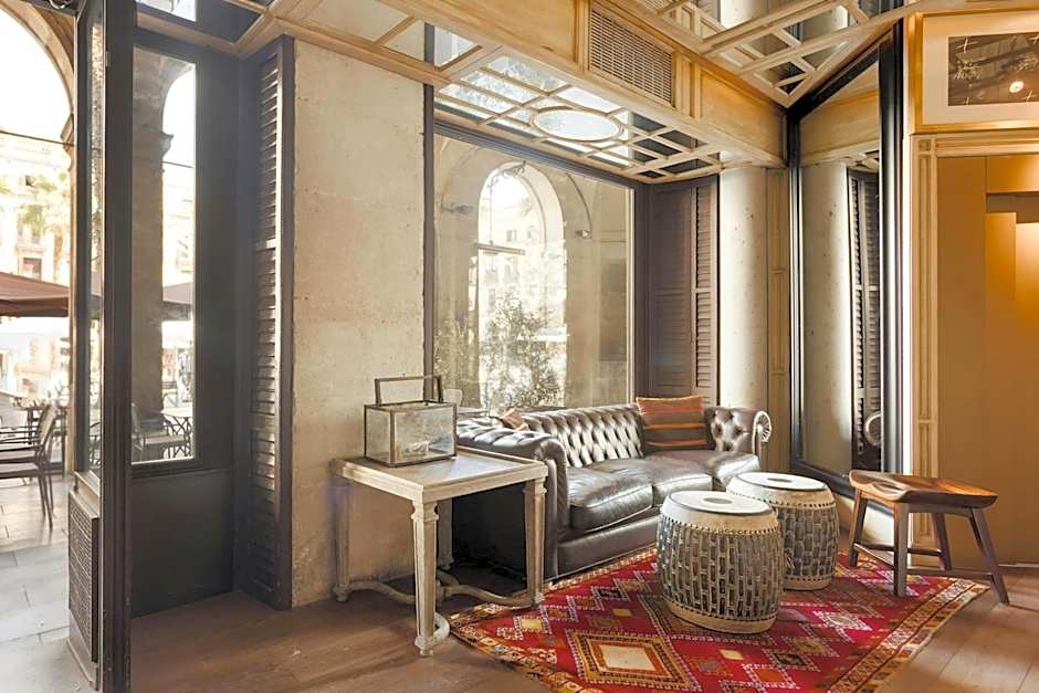 DO Plaça Reial powered by Sonder