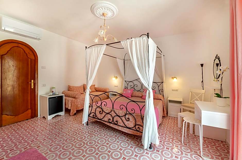 Foto 1 dari 9 — Superior 1 Double Bed or 2 Beds, Sea View