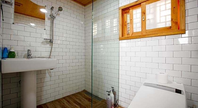Gaeunchae Hanok Guesthouse Jeonju 2 (Korea Quality)