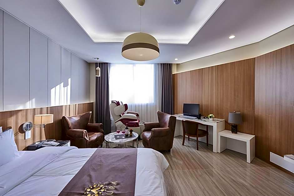 Aura Business Hotel