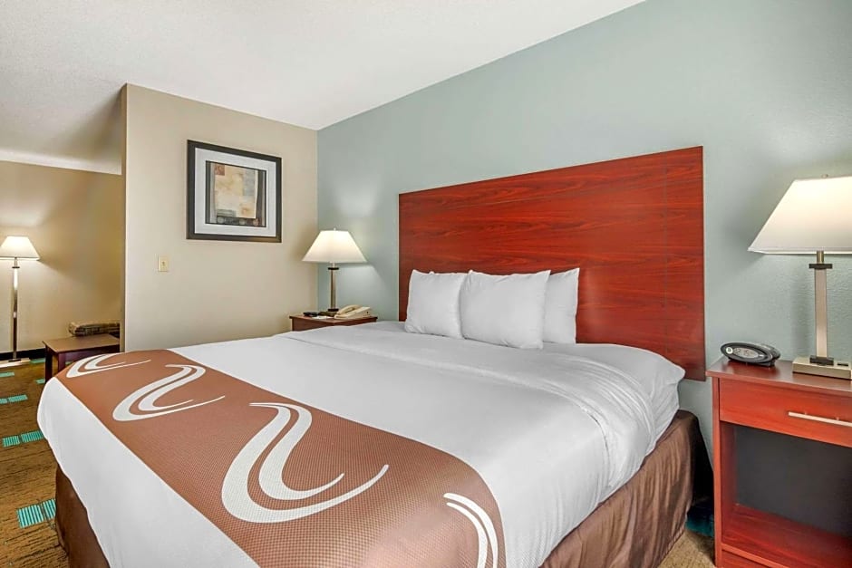 Quality Suites Kansas City International Airport – Kansas City, MO