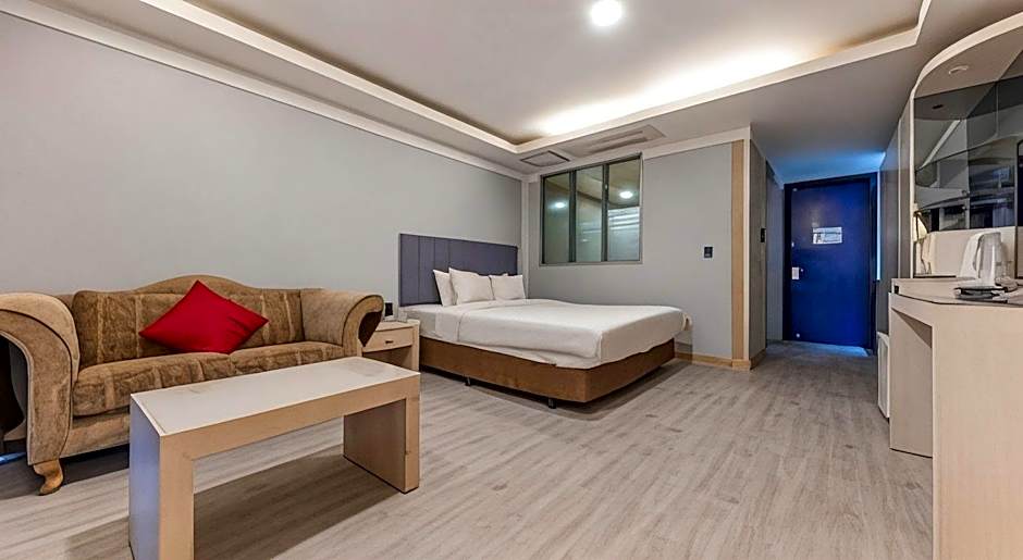 Metro Tourist Hotel Cheonan