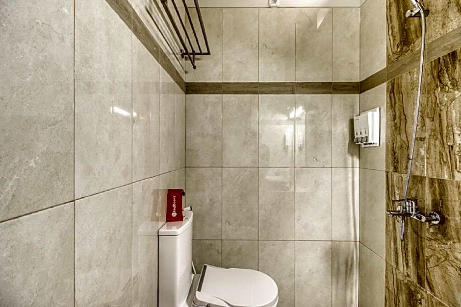 RedDoorz Plus near Gembira Loka Zoo 2