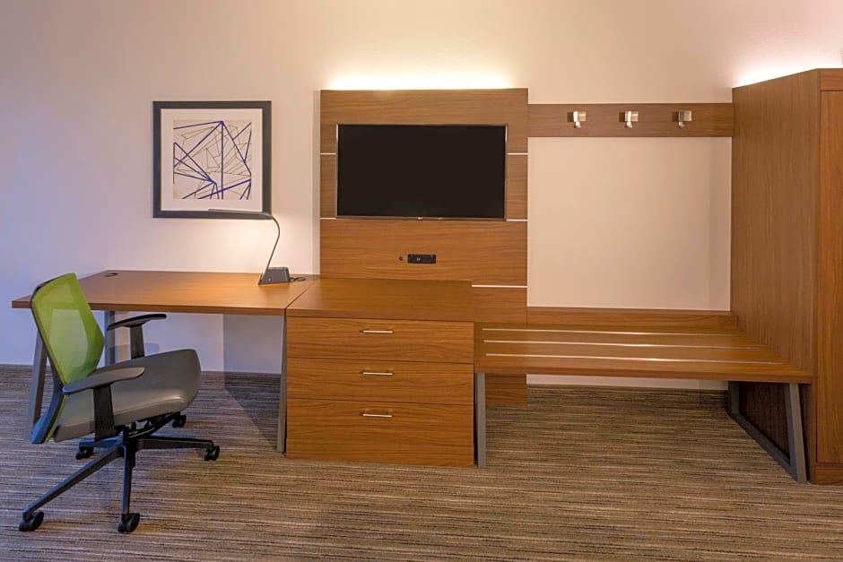 Holiday Inn Express & Suites Seattle South - Tukwila By IHG