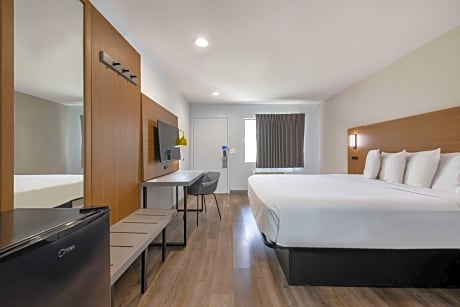 King Room - Disability Access - Non-Smoking