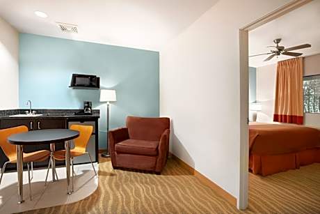 King Studio Suite - Non-Smoking (Ground Floor)