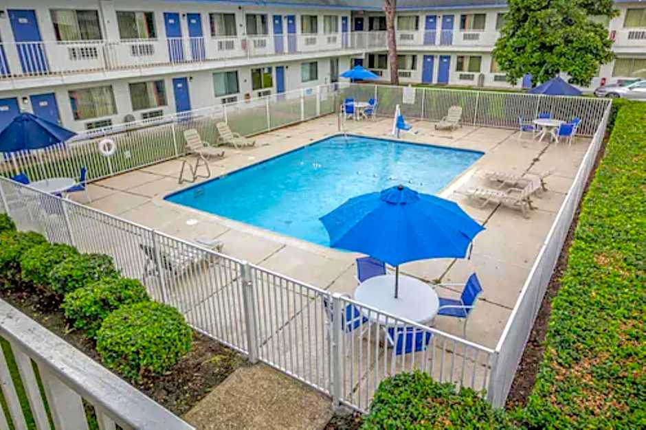 Motel 6-Conroe, TX