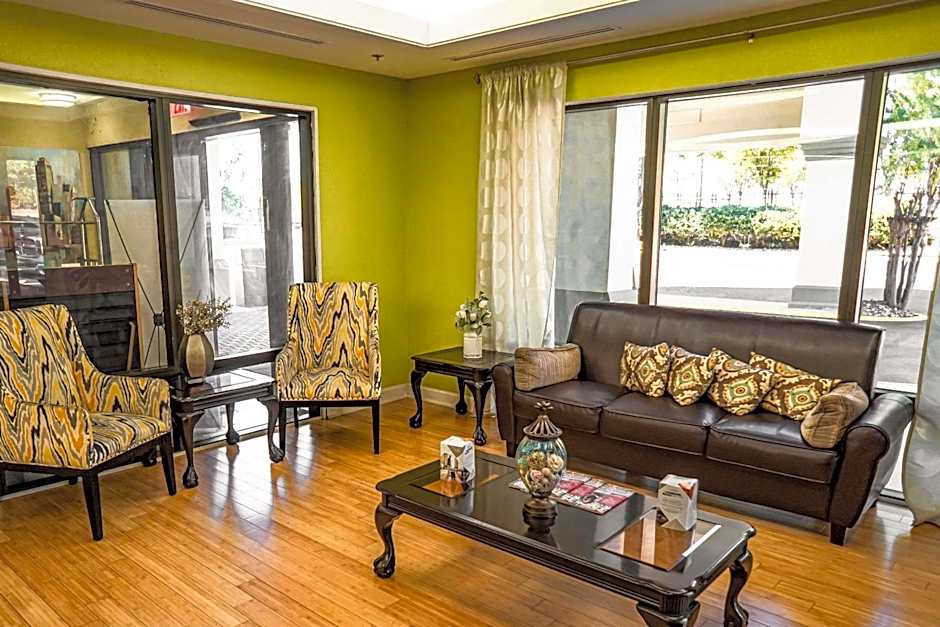 Quality Inn & Suites Near Six Flags - Austell
