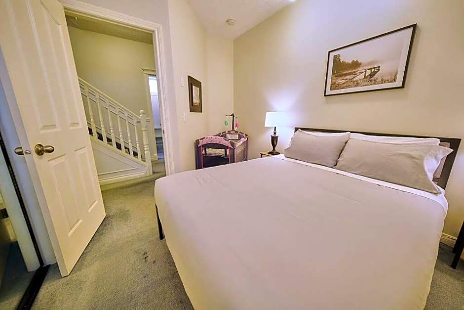 Casa Pura Vida Hot Tub, Pool & Ping Pong Tables w Backyard & BBQ Come stay