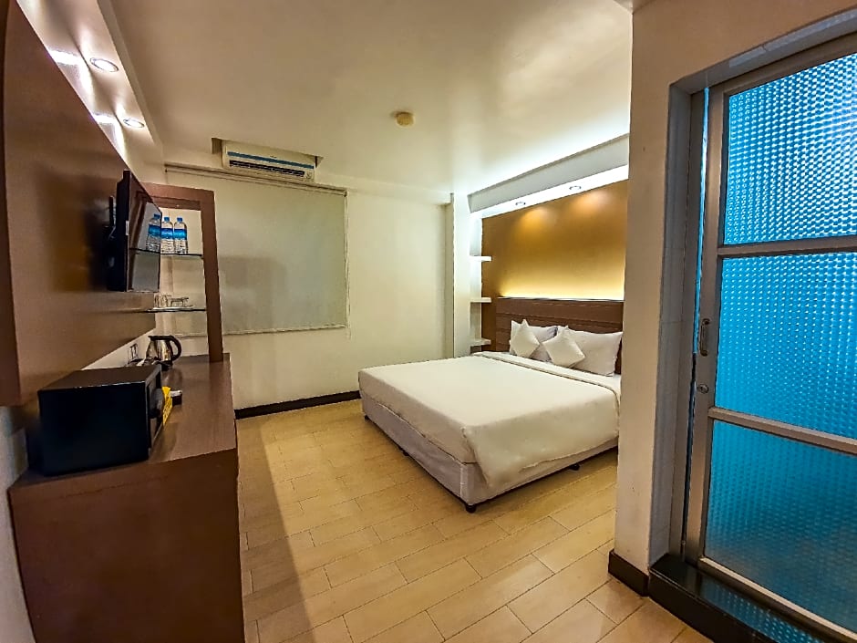 Clover City Center Plus Hotel