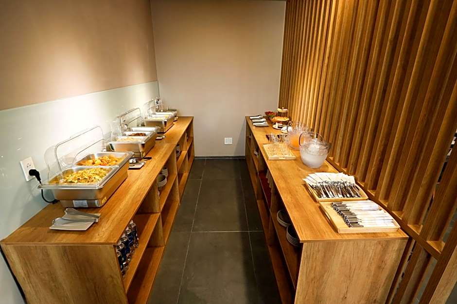 SAIGON TRAVEL LOUNGE