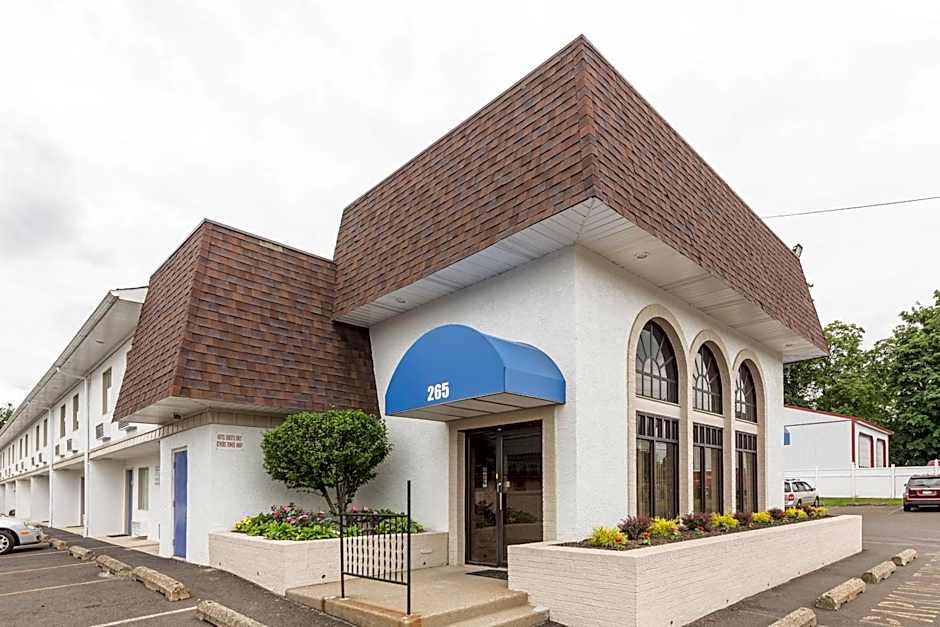 Motel 6-Warminster, PA